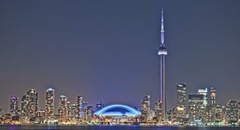 Đến Toronto ghé thăm tòa tháp CN nổi tiếng thế giới