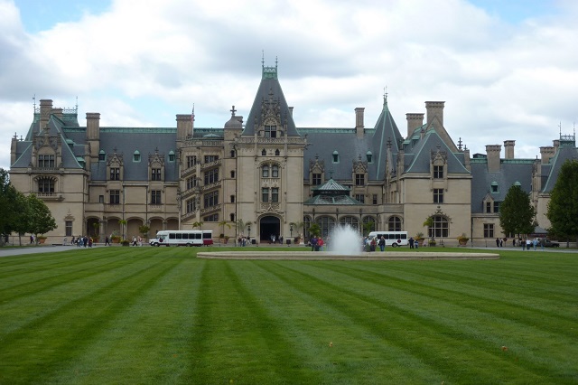 Biltmore Estate chính là một trong những lâu đài đẹp nhất ở Mỹ do kiến trúc sư Richard Morris Hunt thiết kế